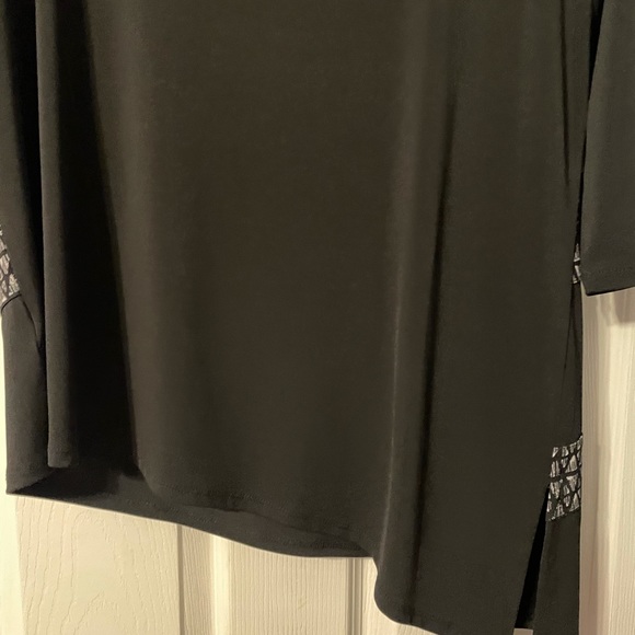 Alfred Dunner Asymmetrical Geometric Print Blouse - Picture 11 of 12